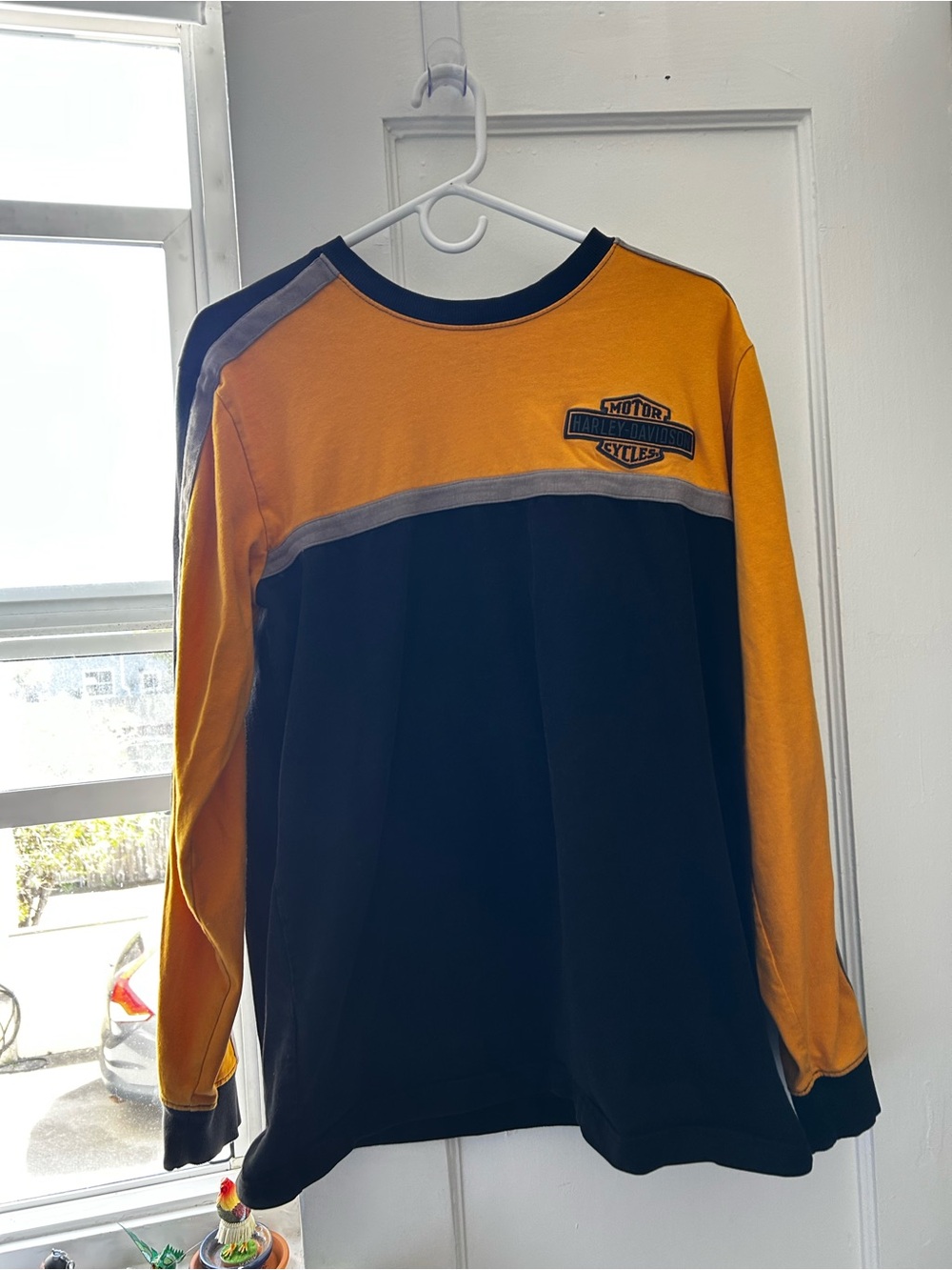 Harley-Davidson Men’s Black and Gold Colorblock crewneck shirt